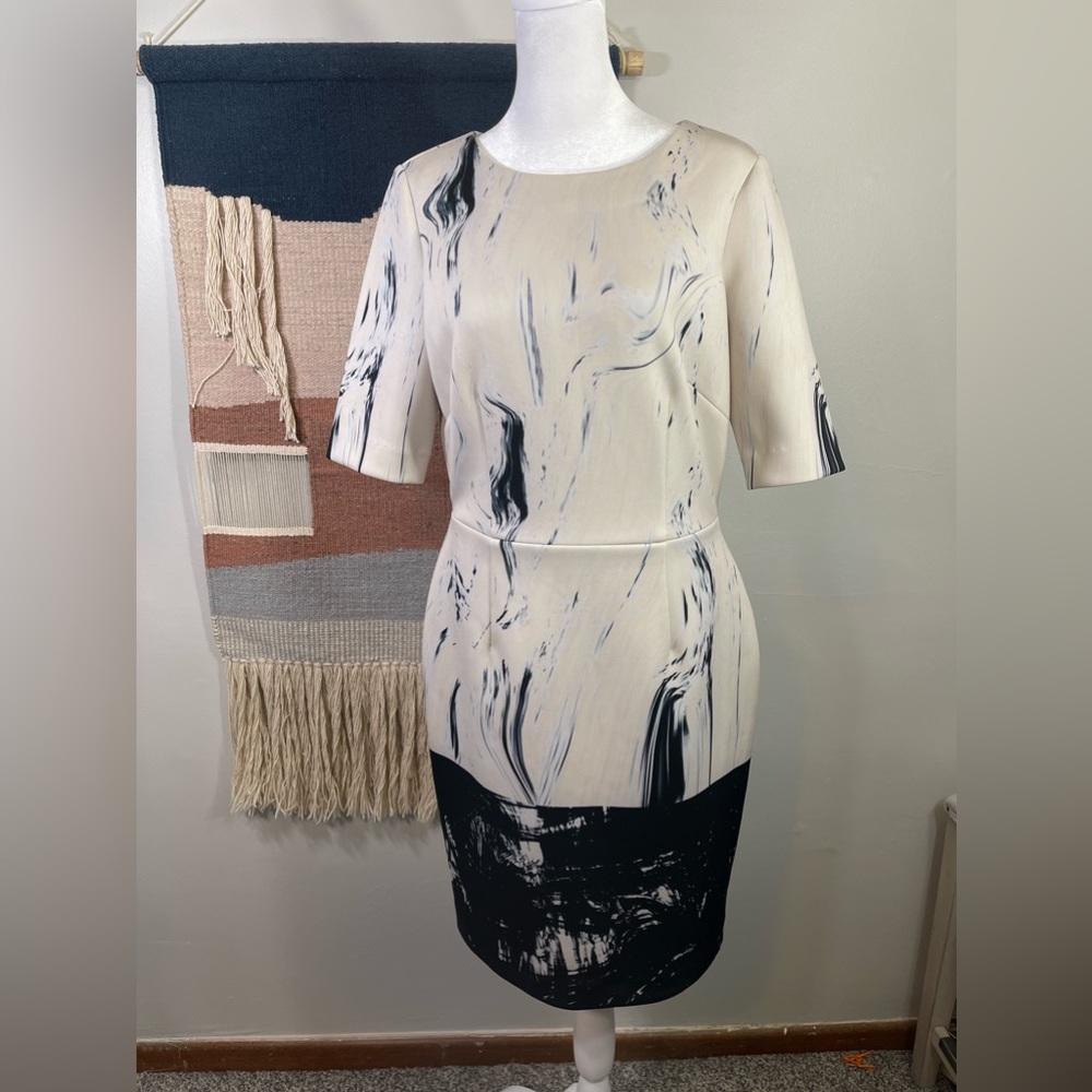 ANTONIO MELANI Cream and Black Abstract Short Sleeve Sheath Dress